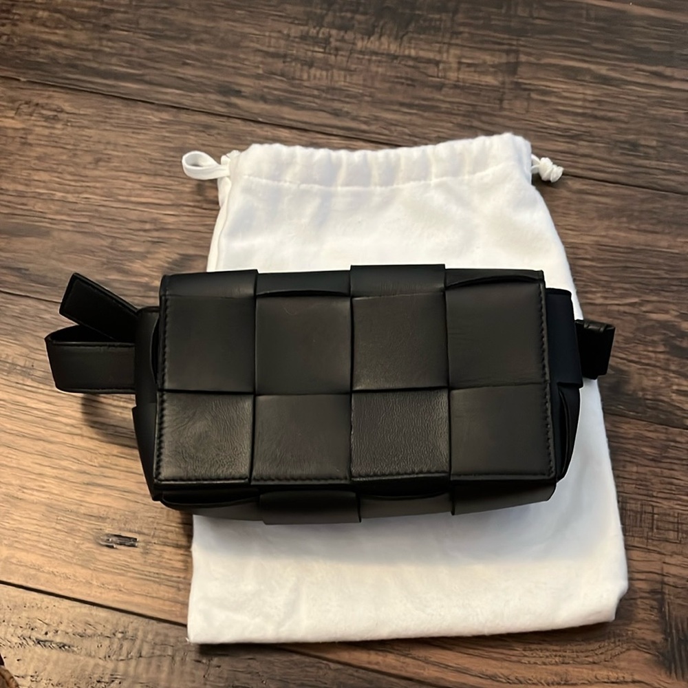 BOTTEGA VENETA
Intrecciato Cassette Belt Bag